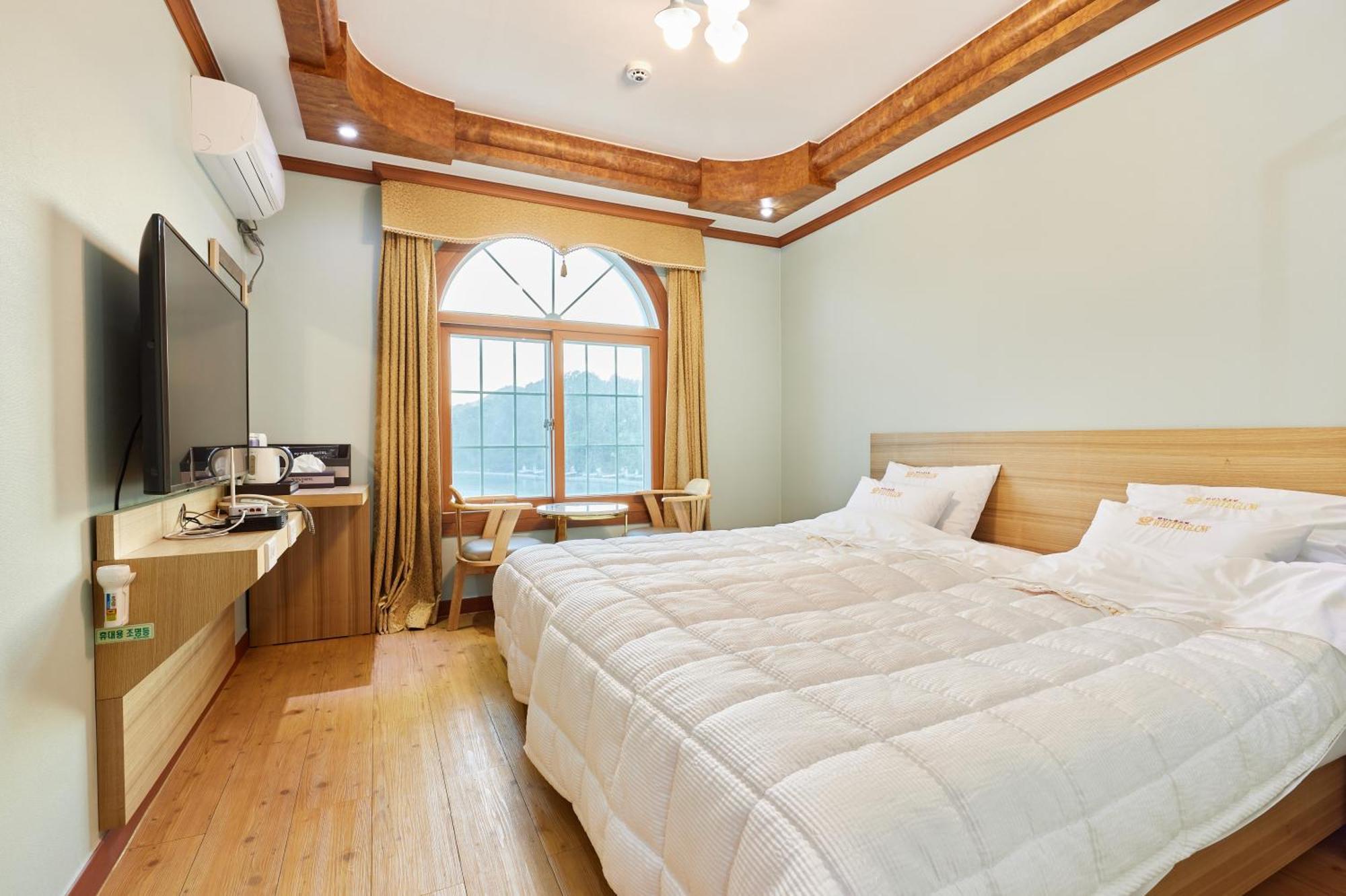 Goheung Hayan Noeul Hotel Quarto foto